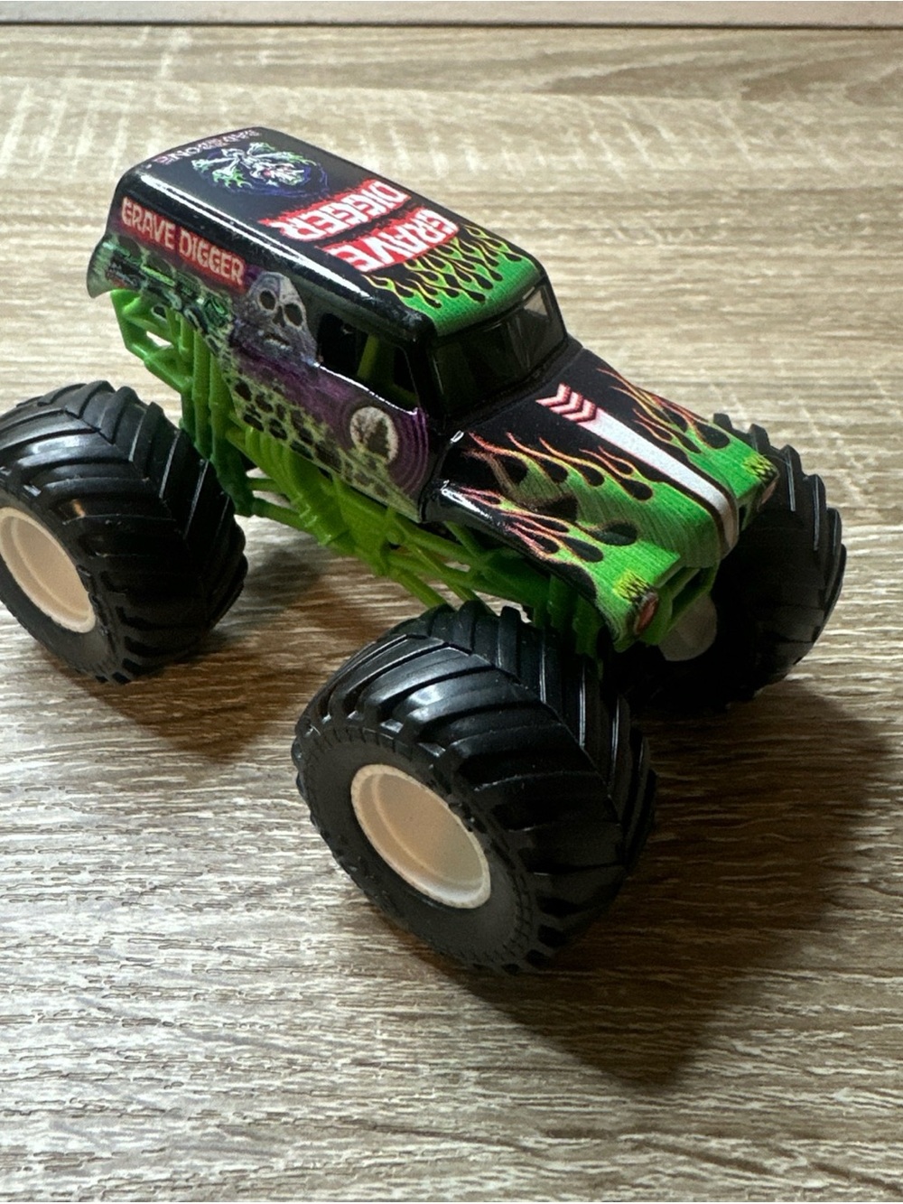 Hot Wheels Monster Jam Grave Digger 1:64 1/64 Monster Truck Black Green Die Cast